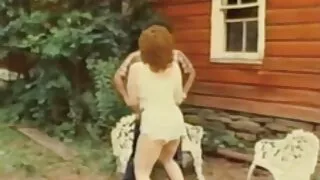 Млад мъж в хотел изч ...