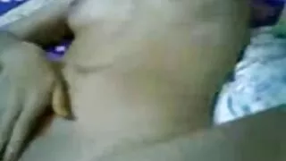 Кльощавата брюнетка  ...