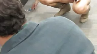 Блондинът чука хитро ...