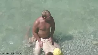 Ефектна брюнетка е p ...