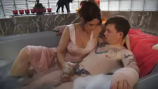 Приятелките се задов ...