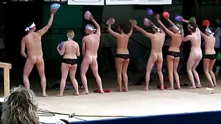 Чаровен мъж си хвана ...