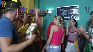 Активен порно клипов ...