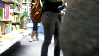 Самоуверената червен ...