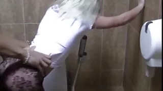 Голо червенокосо мом ...