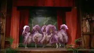 Атрактивни млади мац ...
