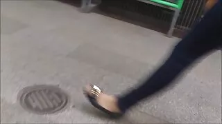 Гола черна жена гали ...