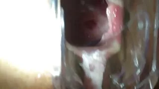 Момиче с големи гърд ...