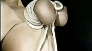 Две мацки се чукат а ...