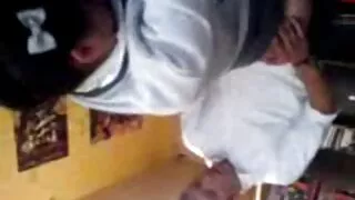Момичето отвори шапк ...