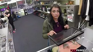 Елегантна кучка стим ...