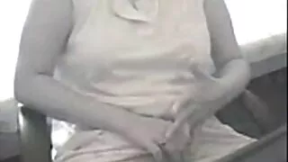 Хубави жени ближат в ...